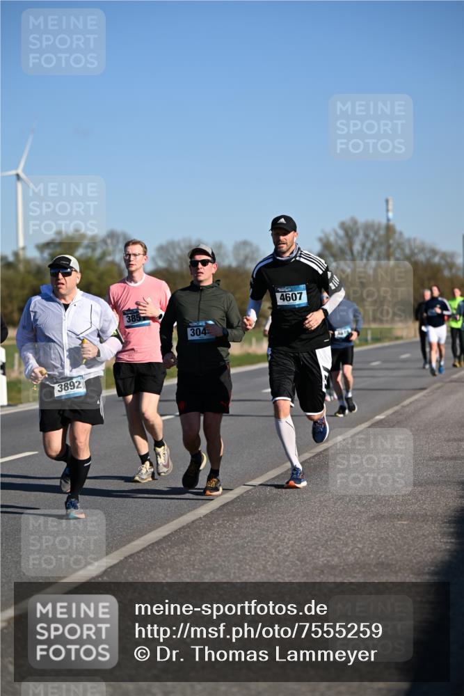 06.04.2025 - 44. Internationalen Wilhelmsburger Insellauf Dr. Thomas Lammeyer http://msf.ph/oto/7555259 06.04.2025 09:30:51 Laufen 3892, 304, 4607 meine-sportfotos.de