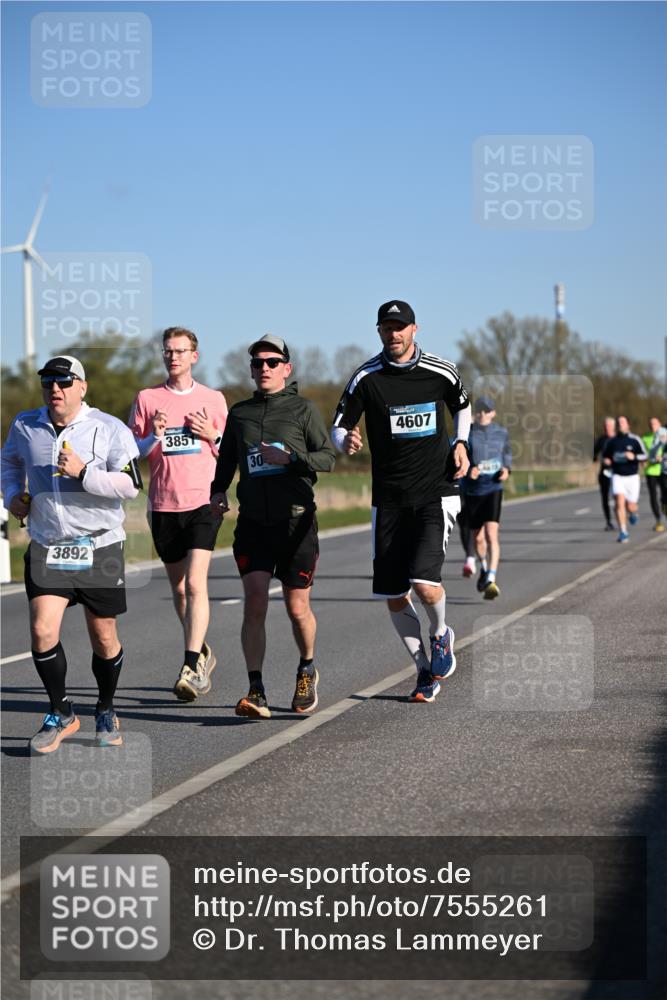 06.04.2025 - 44. Internationalen Wilhelmsburger Insellauf Dr. Thomas Lammeyer http://msf.ph/oto/7555261 06.04.2025 09:30:51 Laufen 3892, 3851, 30, 4607 meine-sportfotos.de