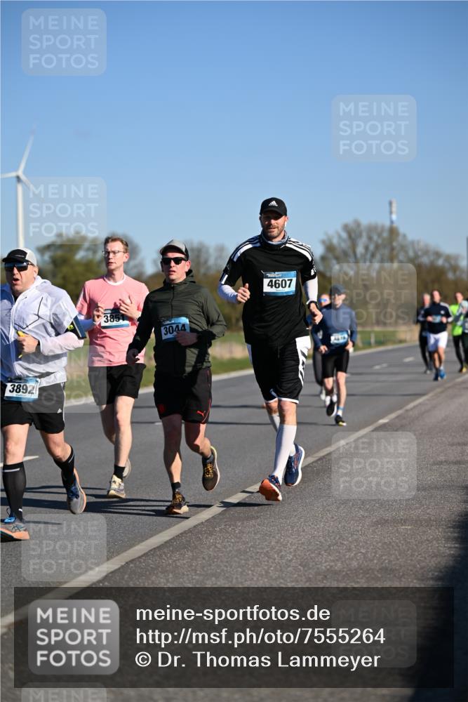 06.04.2025 - 44. Internationalen Wilhelmsburger Insellauf Dr. Thomas Lammeyer http://msf.ph/oto/7555264 06.04.2025 09:30:51 Laufen 3892, 3851, 3044, 4607 meine-sportfotos.de