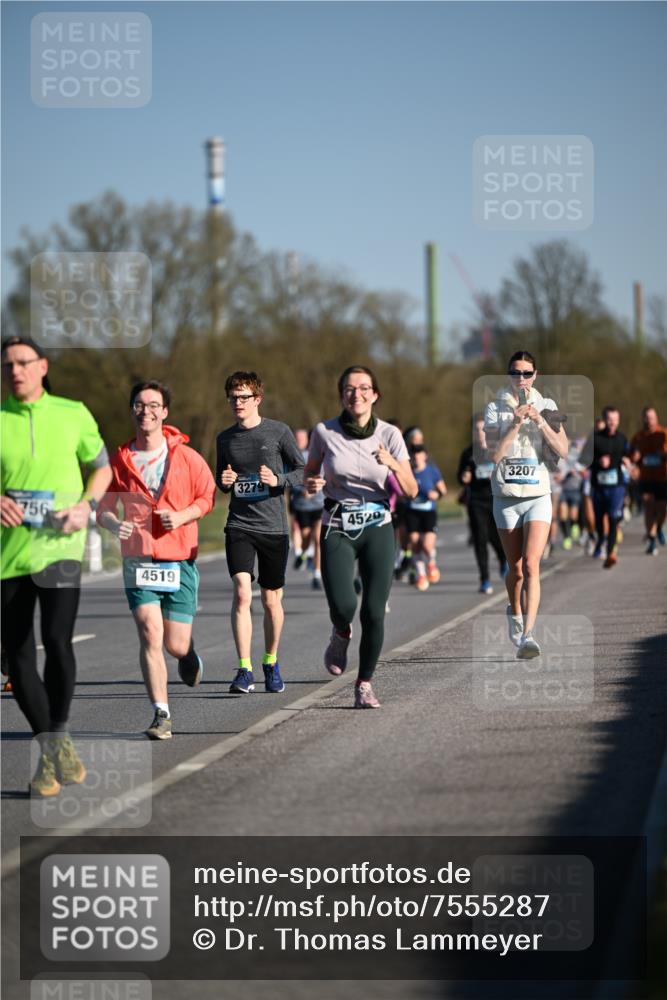 06.04.2025 - 44. Internationalen Wilhelmsburger Insellauf Dr. Thomas Lammeyer http://msf.ph/oto/7555287 06.04.2025 09:30:58 Laufen 756, 4519, 3279, 4520, 3207 meine-sportfotos.de