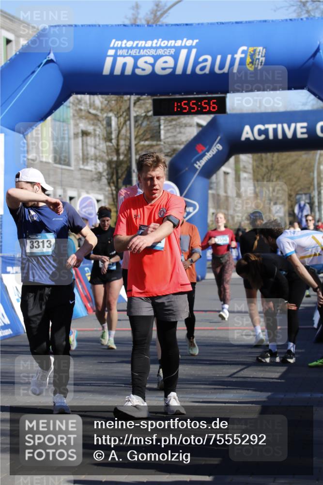 06.04.2025 - 44. Internationalen Wilhelmsburger Insellauf A. Gomolzig http://msf.ph/oto/7555292 06.04.2025 10:45:54 Ziel 3313, 3550, 3851, 3867, 3999, 4173, 4180, 4182, 4456 meine-sportfotos.de