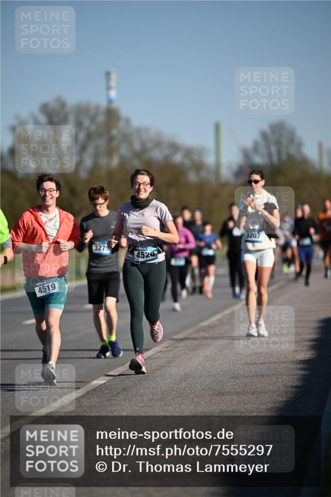 06.04.2025 - 44. Internationalen Wilhelmsburger Insellauf Dr. Thomas Lammeyer http://msf.ph/oto/7555297 06.04.2025 09:30:59 Laufen 4519, 3279, 4520, 3207 meine-sportfotos.de