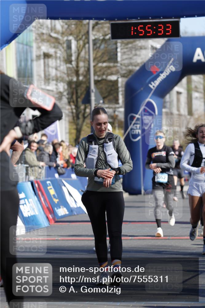 06.04.2025 - 44. Internationalen Wilhelmsburger Insellauf A. Gomolzig http://msf.ph/oto/7555311 06.04.2025 10:45:32 Ziel 3052, 3218, 3956, 4100, 4448, 4596, 5174, 5200 meine-sportfotos.de