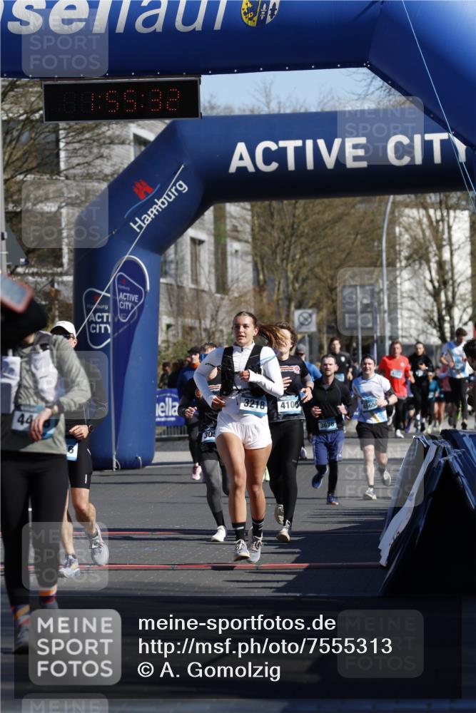 06.04.2025 - 44. Internationalen Wilhelmsburger Insellauf A. Gomolzig http://msf.ph/oto/7555313 06.04.2025 10:45:30 Ziel 3052, 3218, 3956, 4100, 4340, 4448, 4596, 4601, 5174, 5200 meine-sportfotos.de