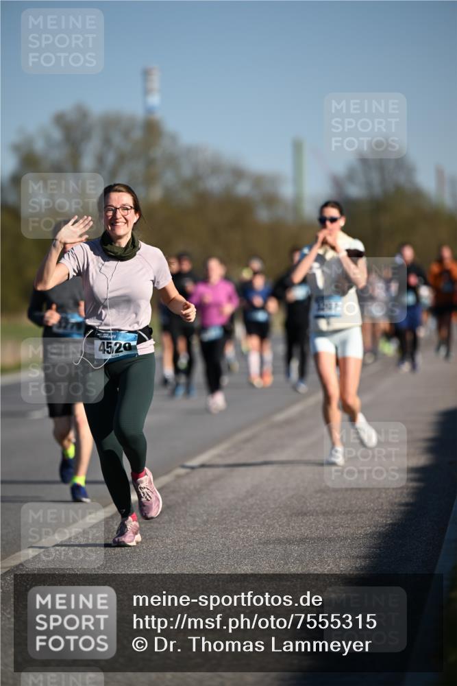 06.04.2025 - 44. Internationalen Wilhelmsburger Insellauf Dr. Thomas Lammeyer http://msf.ph/oto/7555315 06.04.2025 09:31:01 Laufen 45, 20 meine-sportfotos.de