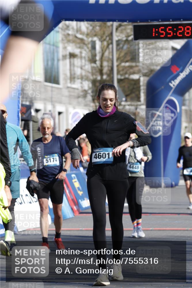 06.04.2025 - 44. Internationalen Wilhelmsburger Insellauf A. Gomolzig http://msf.ph/oto/7555316 06.04.2025 10:45:27 Ziel 3991, 3992, 4340, 4448, 4596, 4601, 5174, 5200 meine-sportfotos.de