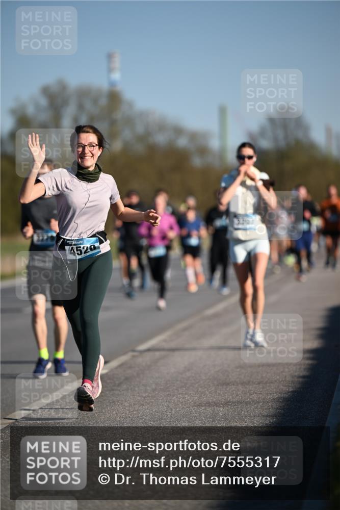06.04.2025 - 44. Internationalen Wilhelmsburger Insellauf Dr. Thomas Lammeyer http://msf.ph/oto/7555317 06.04.2025 09:31:01 Laufen 4520 meine-sportfotos.de
