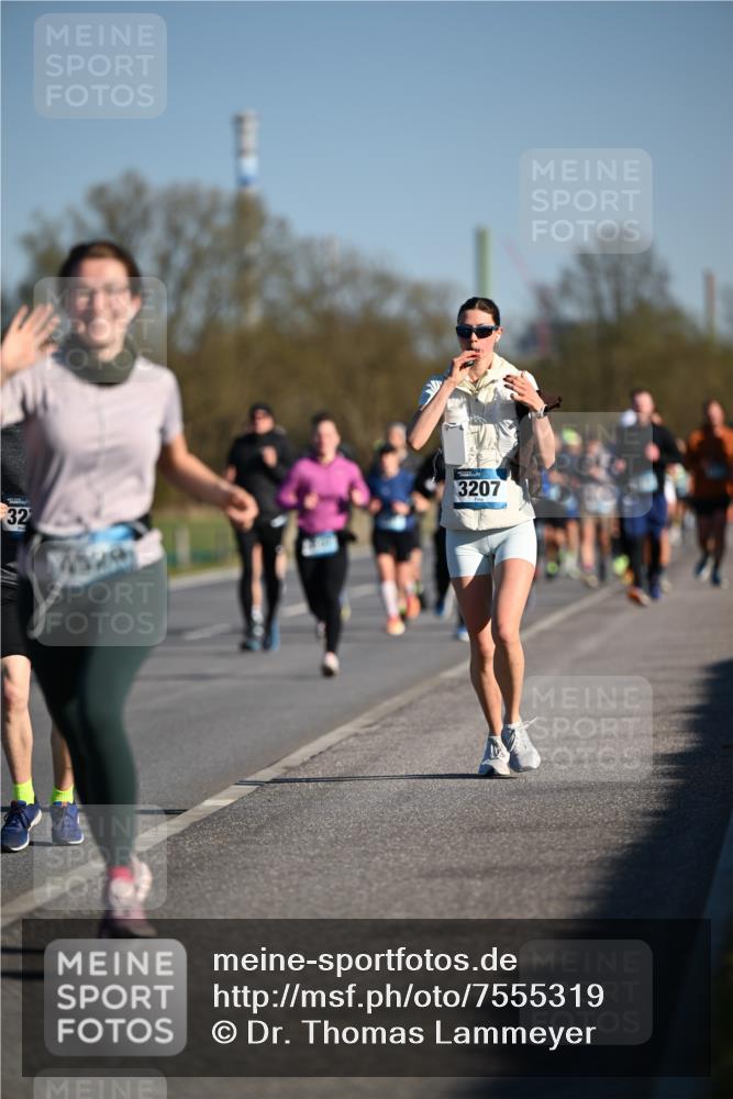 06.04.2025 - 44. Internationalen Wilhelmsburger Insellauf Dr. Thomas Lammeyer http://msf.ph/oto/7555319 06.04.2025 09:31:01 Laufen 32, 4526, 3207 meine-sportfotos.de