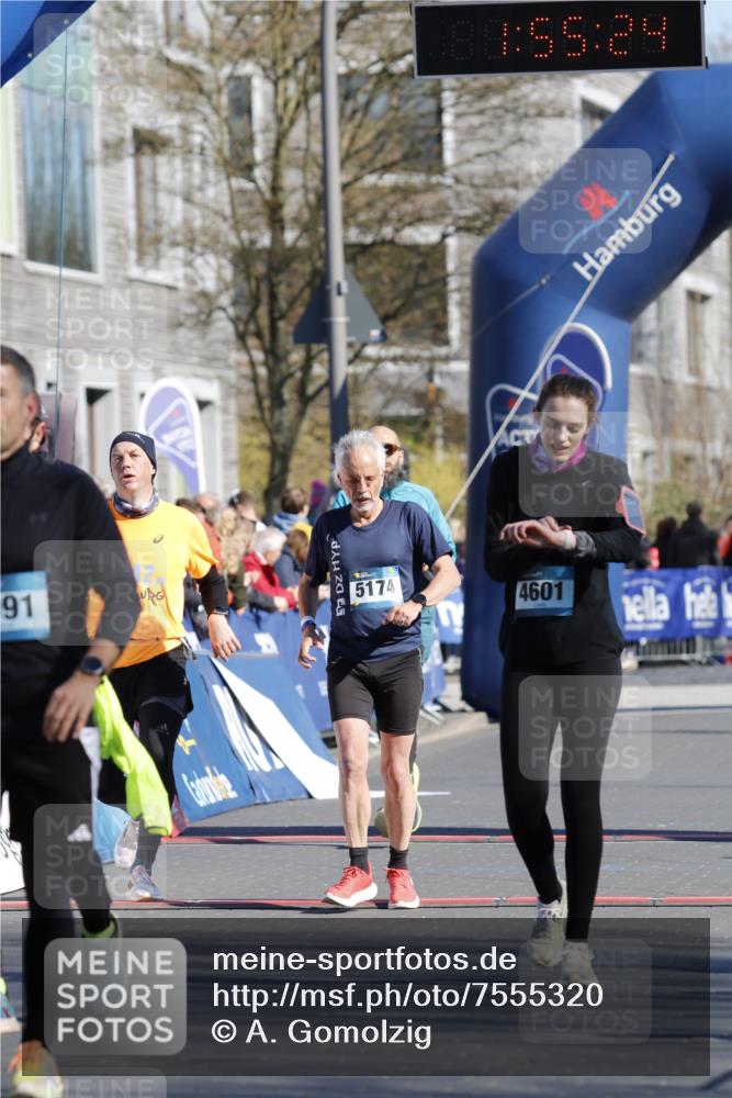 06.04.2025 - 44. Internationalen Wilhelmsburger Insellauf A. Gomolzig http://msf.ph/oto/7555320 06.04.2025 10:45:22 Ziel 3991, 3992, 4340, 4361, 4596, 4601, 5174, 5200 meine-sportfotos.de