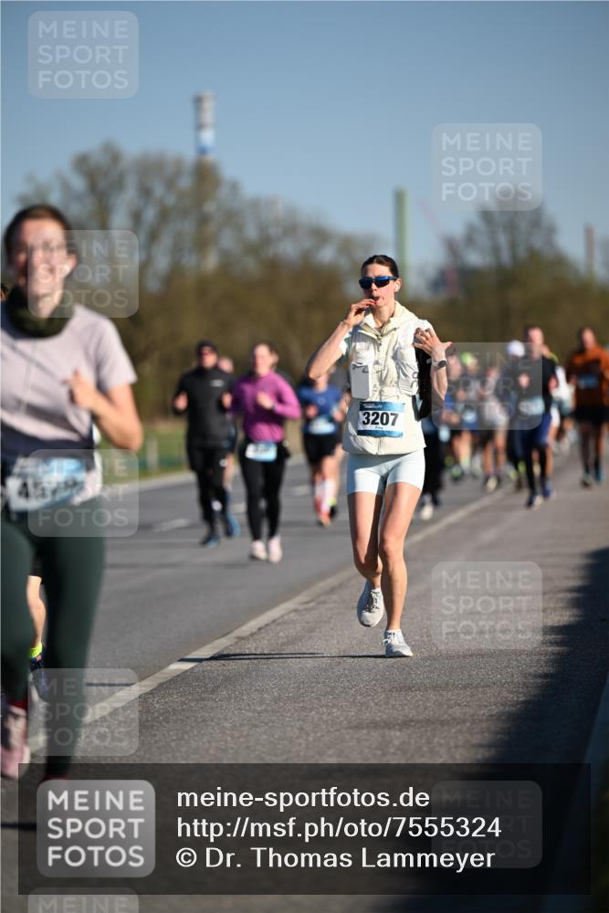 06.04.2025 - 44. Internationalen Wilhelmsburger Insellauf Dr. Thomas Lammeyer http://msf.ph/oto/7555324 06.04.2025 09:31:02 Laufen 4529, 3207 meine-sportfotos.de