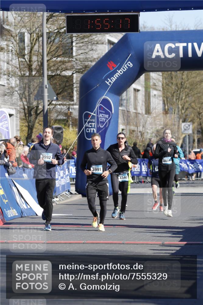 06.04.2025 - 44. Internationalen Wilhelmsburger Insellauf A. Gomolzig http://msf.ph/oto/7555329 06.04.2025 10:45:16 Ziel 3991, 3992, 4039, 4361 meine-sportfotos.de