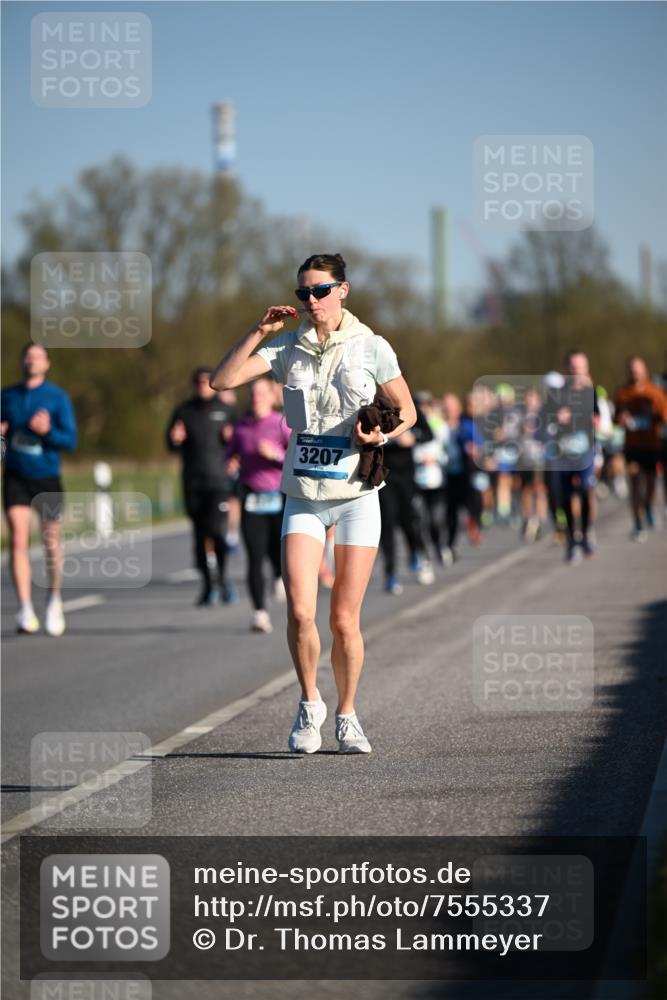 06.04.2025 - 44. Internationalen Wilhelmsburger Insellauf Dr. Thomas Lammeyer http://msf.ph/oto/7555337 06.04.2025 09:31:02 Laufen 3207 meine-sportfotos.de