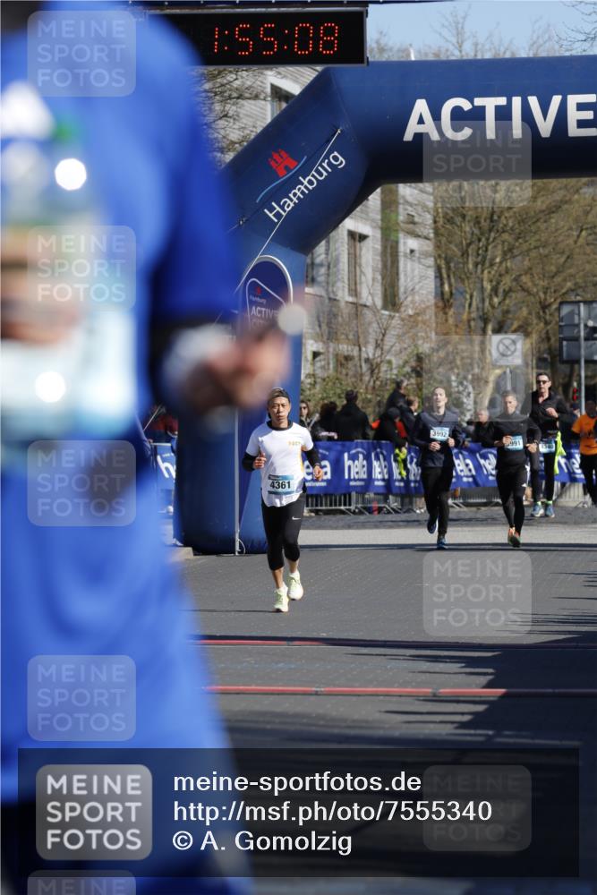 06.04.2025 - 44. Internationalen Wilhelmsburger Insellauf A. Gomolzig http://msf.ph/oto/7555340 06.04.2025 10:45:07 Ziel 3603, 3789, 4039, 4480 meine-sportfotos.de