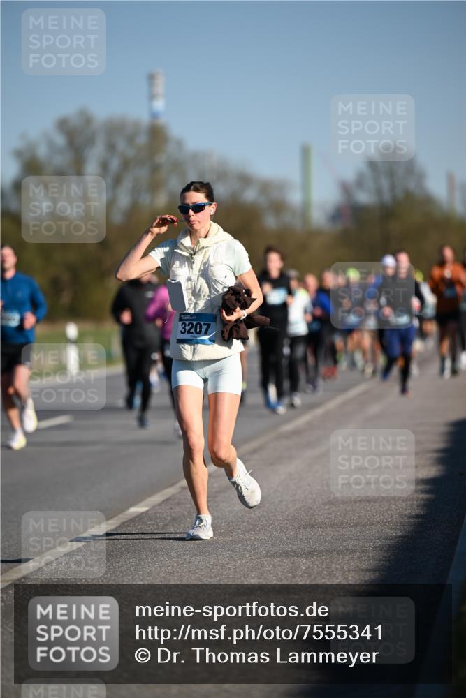 06.04.2025 - 44. Internationalen Wilhelmsburger Insellauf Dr. Thomas Lammeyer http://msf.ph/oto/7555341 06.04.2025 09:31:03 Laufen 3207 meine-sportfotos.de