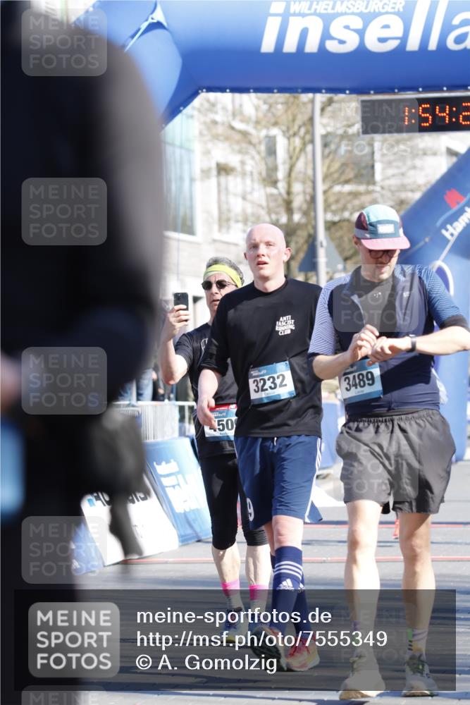 06.04.2025 - 44. Internationalen Wilhelmsburger Insellauf A. Gomolzig http://msf.ph/oto/7555349 06.04.2025 10:44:24 Ziel 3057, 3232, 3489, 4393, 4394, 4429, 5064 meine-sportfotos.de