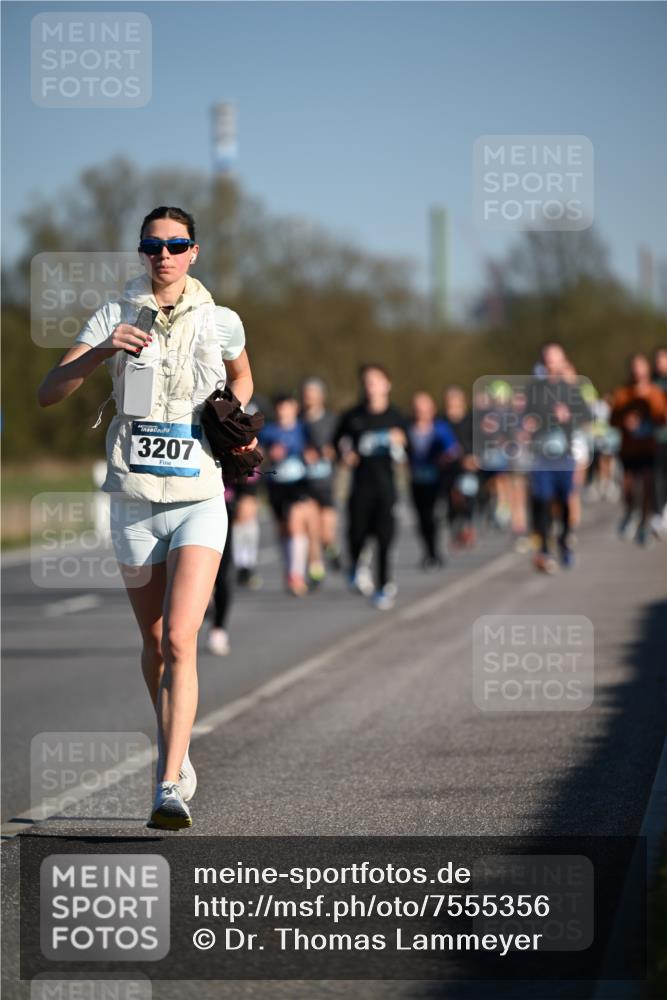 06.04.2025 - 44. Internationalen Wilhelmsburger Insellauf Dr. Thomas Lammeyer http://msf.ph/oto/7555356 06.04.2025 09:31:04 Laufen 3207 meine-sportfotos.de