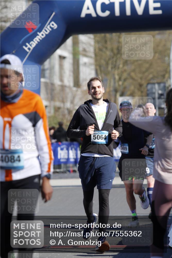 06.04.2025 - 44. Internationalen Wilhelmsburger Insellauf A. Gomolzig http://msf.ph/oto/7555362 06.04.2025 10:44:17 Ziel 3057, 3489, 3772, 3959, 4084, 4397, 4429, 5064 meine-sportfotos.de