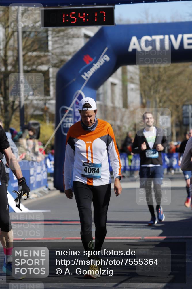 06.04.2025 - 44. Internationalen Wilhelmsburger Insellauf A. Gomolzig http://msf.ph/oto/7555364 06.04.2025 10:44:15 Ziel 3057, 3772, 3959, 4084, 4397, 5064 meine-sportfotos.de