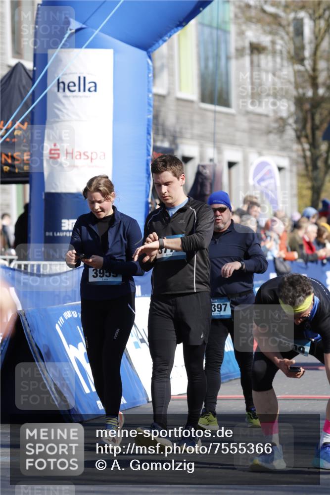 06.04.2025 - 44. Internationalen Wilhelmsburger Insellauf A. Gomolzig http://msf.ph/oto/7555366 06.04.2025 10:44:14 Ziel 3057, 3772, 3959, 4084, 4397 meine-sportfotos.de