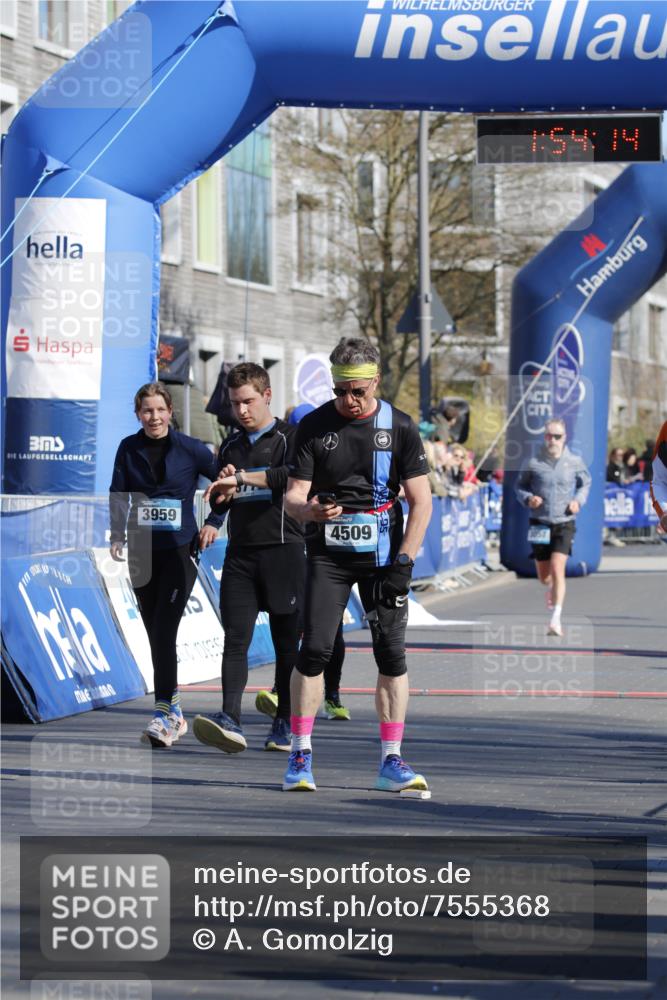 06.04.2025 - 44. Internationalen Wilhelmsburger Insellauf A. Gomolzig http://msf.ph/oto/7555368 06.04.2025 10:44:13 Ziel 3772, 3959, 4084, 4397 meine-sportfotos.de