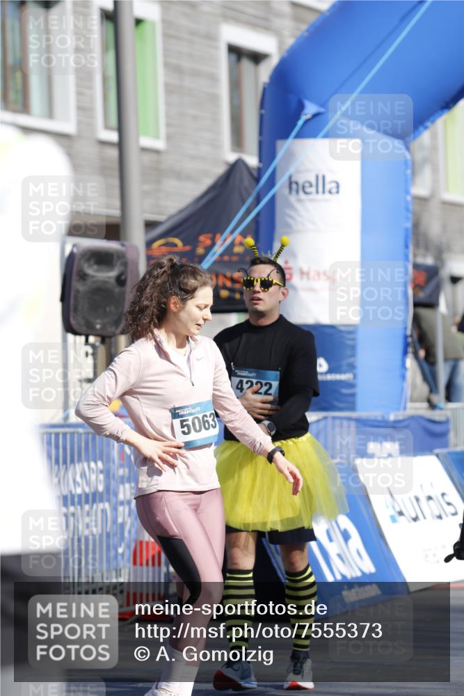 06.04.2025 - 44. Internationalen Wilhelmsburger Insellauf A. Gomolzig http://msf.ph/oto/7555373 06.04.2025 10:44:07 Ziel 3772, 3959, 4084, 4222, 4509, 5063 meine-sportfotos.de