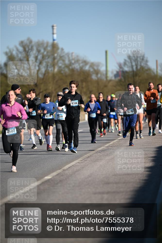 06.04.2025 - 44. Internationalen Wilhelmsburger Insellauf Dr. Thomas Lammeyer http://msf.ph/oto/7555378 06.04.2025 09:31:06 Laufen 4107, 5003, 423, 3268, 4386, 3337, 3678, 337 meine-sportfotos.de