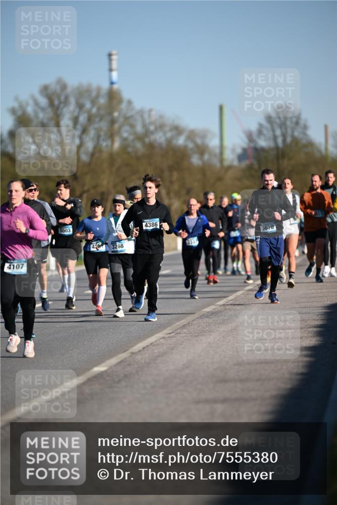 06.04.2025 - 44. Internationalen Wilhelmsburger Insellauf Dr. Thomas Lammeyer http://msf.ph/oto/7555380 06.04.2025 09:31:06 Laufen 4107, 5003, 40, 3268, 4386, 3678, 3337 meine-sportfotos.de