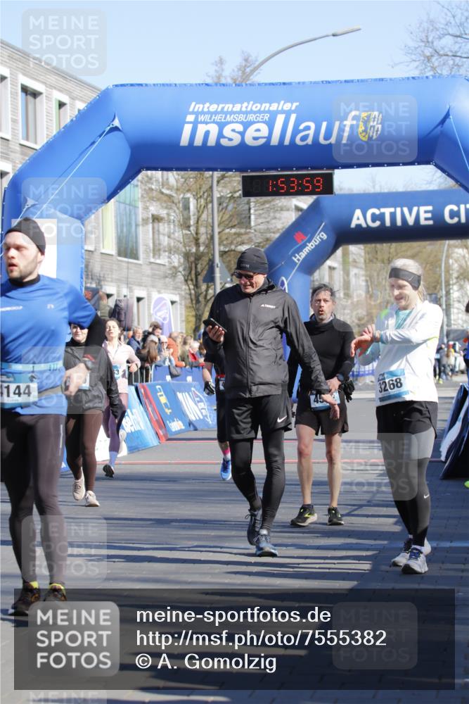 06.04.2025 - 44. Internationalen Wilhelmsburger Insellauf A. Gomolzig http://msf.ph/oto/7555382 06.04.2025 10:43:57 Ziel 3219, 3268, 3380, 4144, 4502, 4509, 5063 meine-sportfotos.de