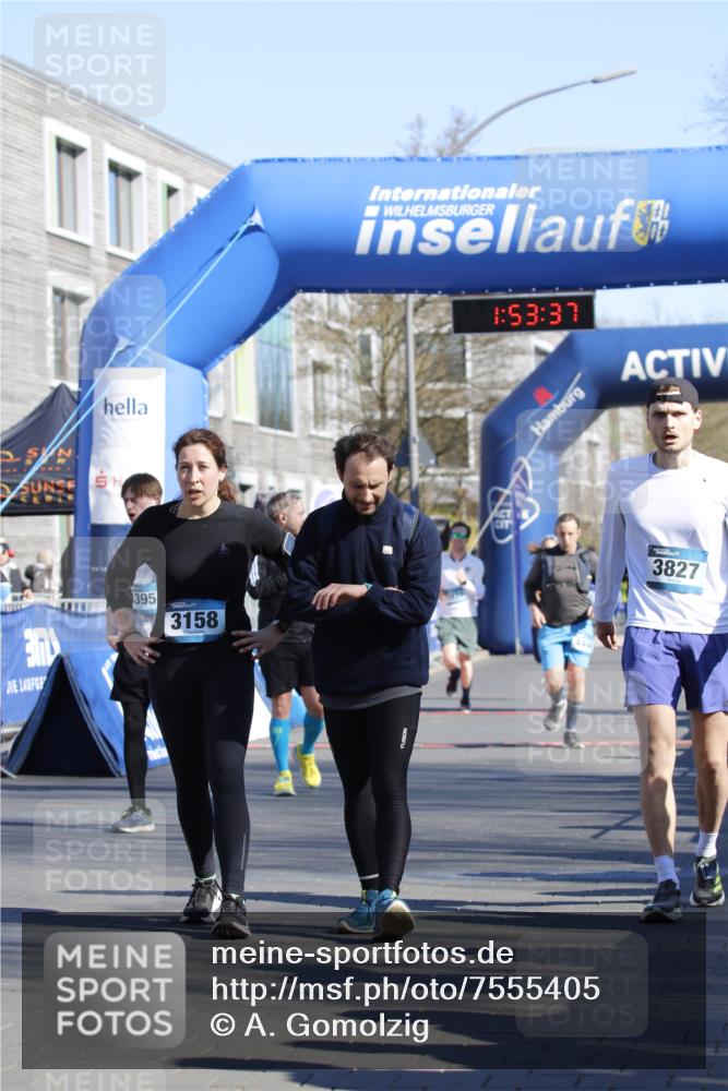 06.04.2025 - 44. Internationalen Wilhelmsburger Insellauf A. Gomolzig http://msf.ph/oto/7555405 06.04.2025 10:43:35 Ziel 3158, 3821, 3827, 4395, 4446 meine-sportfotos.de