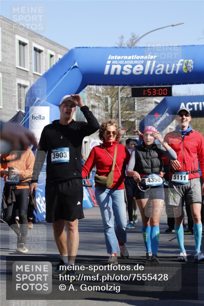 06.04.2025 - 44. Internationalen Wilhelmsburger Insellauf A. Gomolzig http://msf.ph/oto/7555428 06.04.2025 10:42:58 Ziel 3009, 3324, 3563, 4002, 4185, 4399, 4487, 4506 meine-sportfotos.de