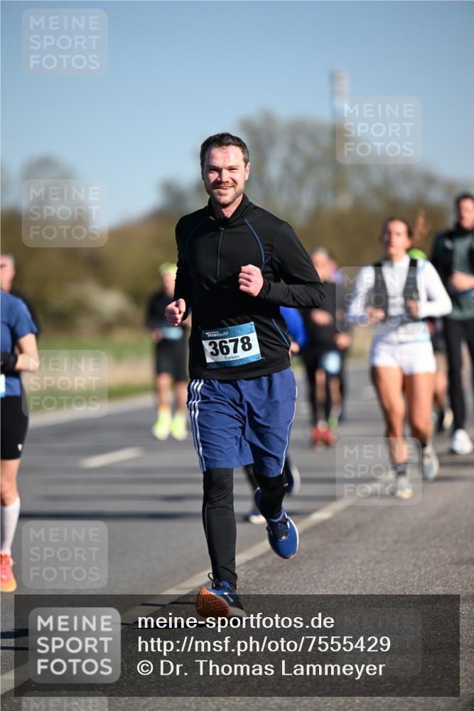 06.04.2025 - 44. Internationalen Wilhelmsburger Insellauf Dr. Thomas Lammeyer http://msf.ph/oto/7555429 06.04.2025 09:31:13 Laufen 3678 meine-sportfotos.de