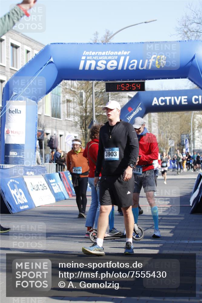06.04.2025 - 44. Internationalen Wilhelmsburger Insellauf A. Gomolzig http://msf.ph/oto/7555430 06.04.2025 10:42:52 Ziel 3009, 3563, 4185, 4506 meine-sportfotos.de