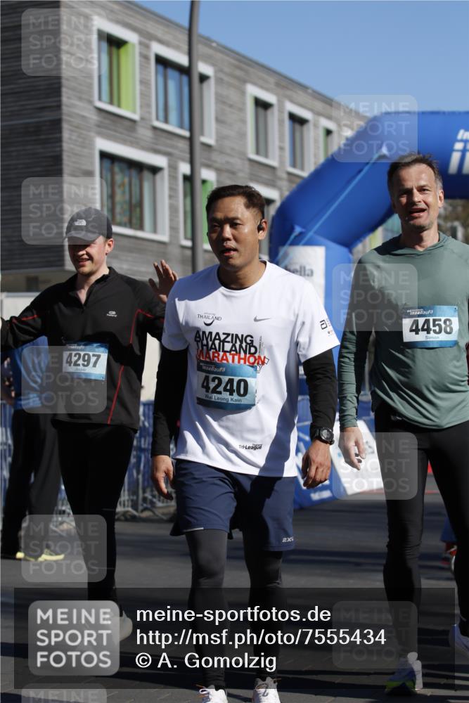 06.04.2025 - 44. Internationalen Wilhelmsburger Insellauf A. Gomolzig http://msf.ph/oto/7555434 06.04.2025 10:42:47 Ziel 3320, 3563, 4297, 4506 meine-sportfotos.de