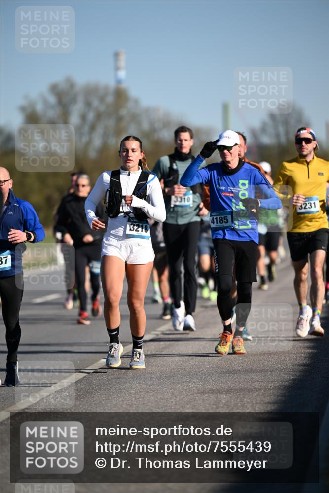 06.04.2025 - 44. Internationalen Wilhelmsburger Insellauf Dr. Thomas Lammeyer http://msf.ph/oto/7555439 06.04.2025 09:31:14 Laufen 37, 3218, 3310, 811, 4185, 3231 meine-sportfotos.de