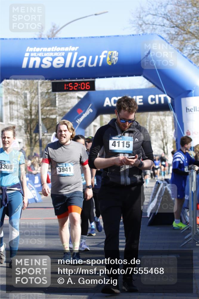 06.04.2025 - 44. Internationalen Wilhelmsburger Insellauf A. Gomolzig http://msf.ph/oto/7555468 06.04.2025 10:42:04 Ziel 3093, 3308, 3656, 3744, 3941 meine-sportfotos.de