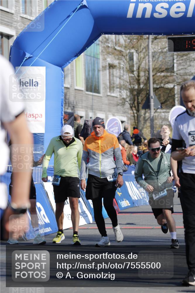 06.04.2025 - 44. Internationalen Wilhelmsburger Insellauf A. Gomolzig http://msf.ph/oto/7555500 06.04.2025 10:41:38 Ziel 3104, 3208, 3255, 3432, 3960, 3975, 4078, 5204 meine-sportfotos.de