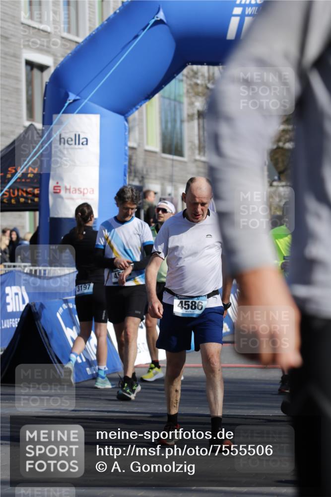 06.04.2025 - 44. Internationalen Wilhelmsburger Insellauf A. Gomolzig http://msf.ph/oto/7555506 06.04.2025 10:41:30 Ziel 3208, 3960, 4078, 4233, 4554, 4586 meine-sportfotos.de