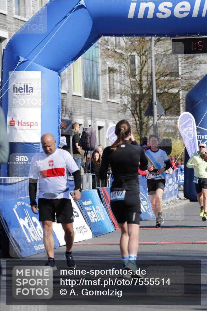 06.04.2025 - 44. Internationalen Wilhelmsburger Insellauf A. Gomolzig http://msf.ph/oto/7555514 06.04.2025 10:41:22 Ziel 4069, 4111, 4233, 4499 meine-sportfotos.de
