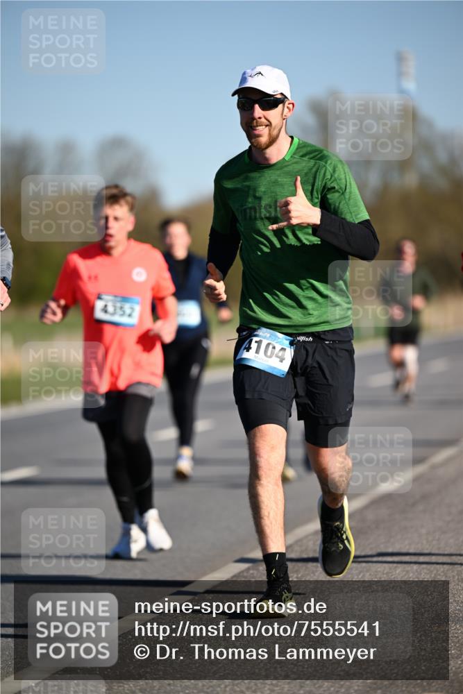 06.04.2025 - 44. Internationalen Wilhelmsburger Insellauf Dr. Thomas Lammeyer http://msf.ph/oto/7555541 06.04.2025 09:31:23 Laufen 4352, 4104 meine-sportfotos.de