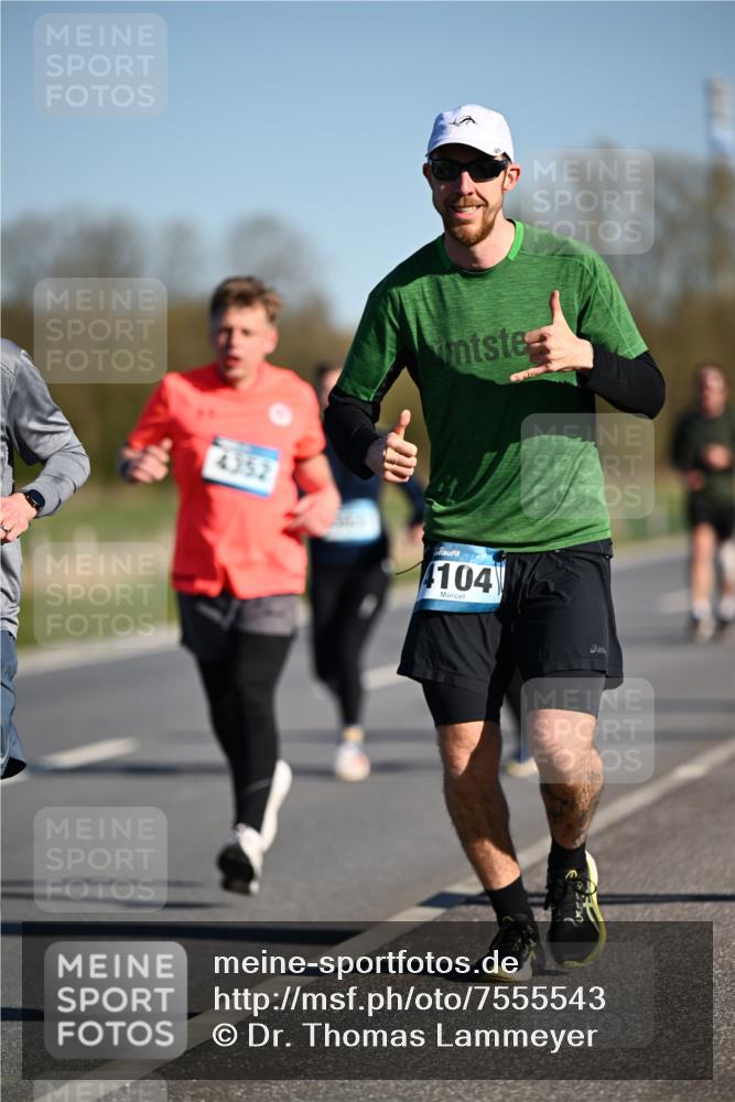 06.04.2025 - 44. Internationalen Wilhelmsburger Insellauf Dr. Thomas Lammeyer http://msf.ph/oto/7555543 06.04.2025 09:31:23 Laufen 4352, 4104 meine-sportfotos.de
