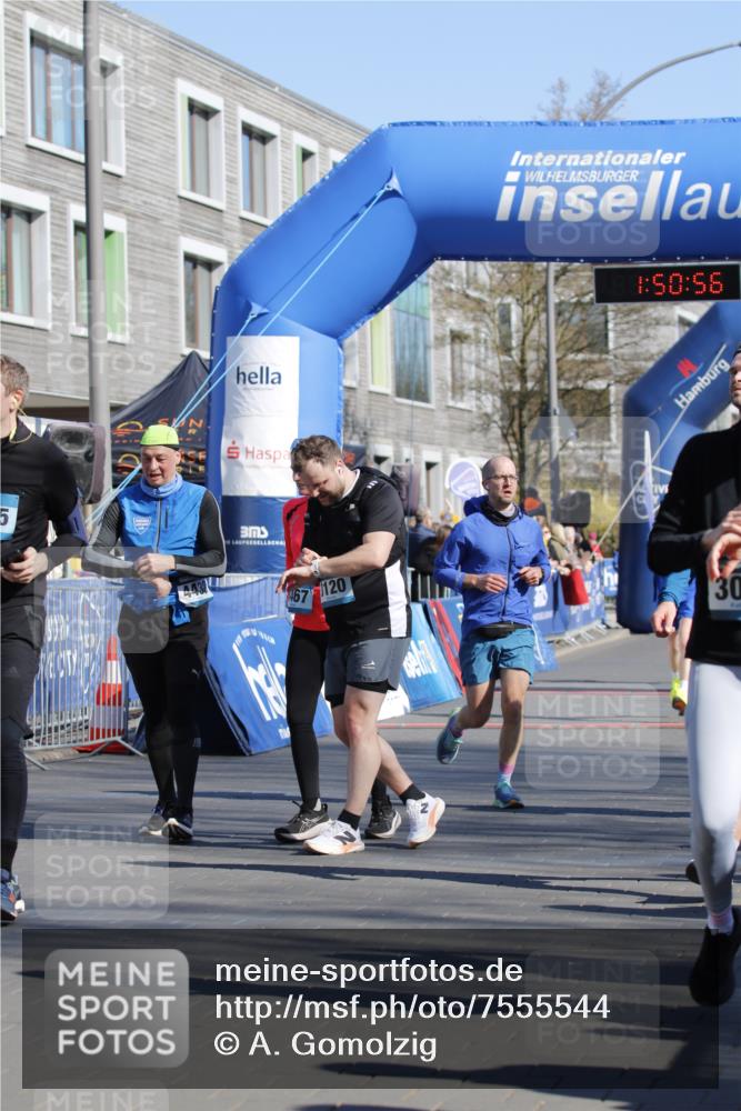 06.04.2025 - 44. Internationalen Wilhelmsburger Insellauf A. Gomolzig http://msf.ph/oto/7555544 06.04.2025 10:40:54 Ziel 3467, 4147, 4202, 4280, 4438 meine-sportfotos.de
