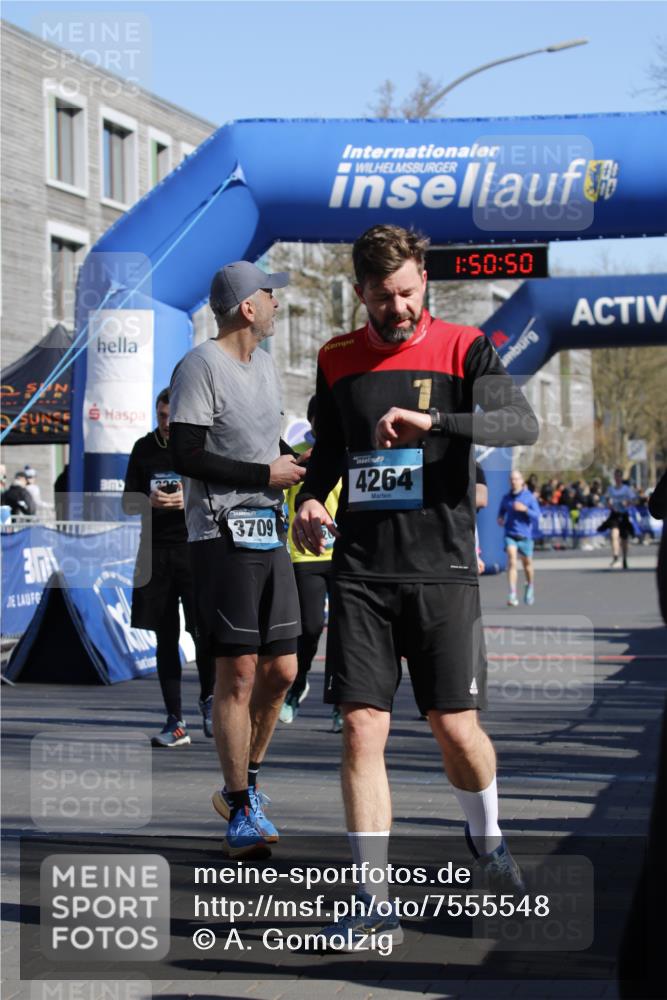 06.04.2025 - 44. Internationalen Wilhelmsburger Insellauf A. Gomolzig http://msf.ph/oto/7555548 06.04.2025 10:40:48 Ziel 3086, 3120, 3365, 3467, 4202, 4438 meine-sportfotos.de