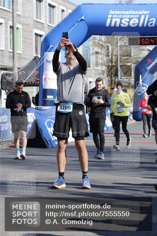 06.04.2025 - 44. Internationalen Wilhelmsburger Insellauf A. Gomolzig http://msf.ph/oto/7555550 06.04.2025 10:40:45 Ziel 3086, 3120, 3365, 3467, 3574, 3652, 4202, 4264, 4438, 4445 meine-sportfotos.de