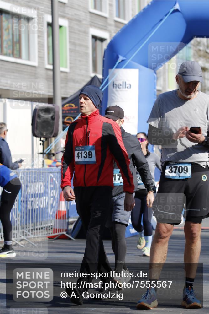 06.04.2025 - 44. Internationalen Wilhelmsburger Insellauf A. Gomolzig http://msf.ph/oto/7555567 06.04.2025 10:40:30 Ziel 3021, 3263, 3319, 3617, 3974, 4139 meine-sportfotos.de