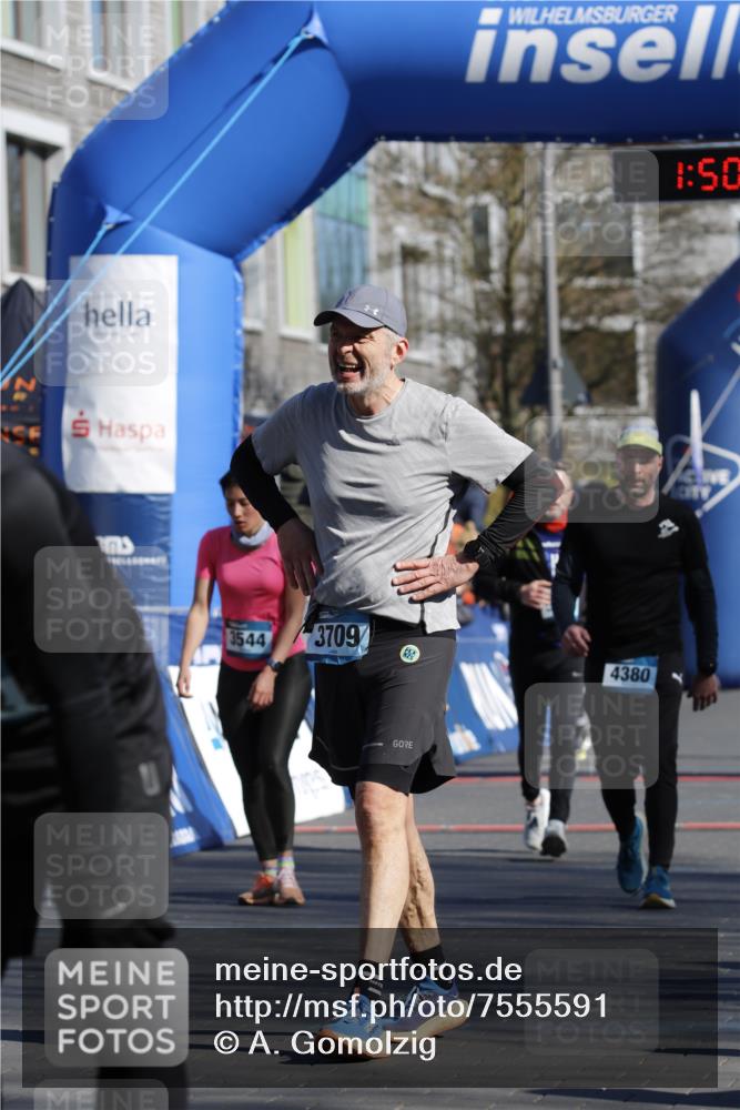 06.04.2025 - 44. Internationalen Wilhelmsburger Insellauf A. Gomolzig http://msf.ph/oto/7555591 06.04.2025 10:40:05 Ziel 3544, 3729, 3887, 4380, 5130 meine-sportfotos.de