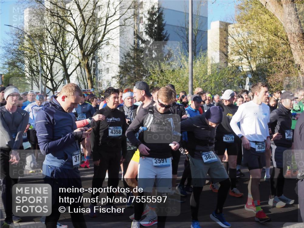 06.04.2025 - 44. Internationalen Wilhelmsburger Insellauf Luisa Fischer http://msf.ph/oto/7555597 06.04.2025 08:46:35 Ziel 31, 54285, 4358, 3591, 3832, 4514, 3617, 4425 meine-sportfotos.de