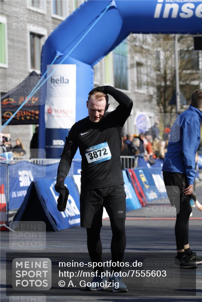 06.04.2025 - 44. Internationalen Wilhelmsburger Insellauf A. Gomolzig http://msf.ph/oto/7555603 06.04.2025 10:40:01 Ziel 3544, 3729, 3872, 3887, 4380 meine-sportfotos.de