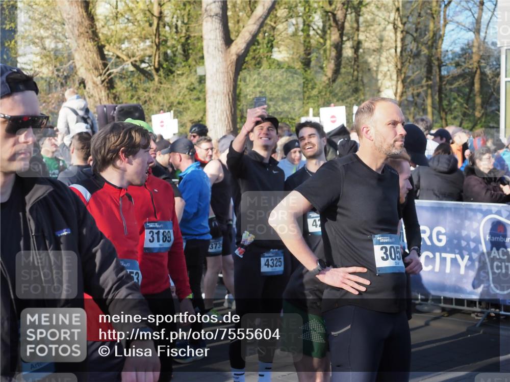 06.04.2025 - 44. Internationalen Wilhelmsburger Insellauf Luisa Fischer http://msf.ph/oto/7555604 06.04.2025 08:47:11 Ziel 34, 53, 3189, 373, 4325, 42, 30 meine-sportfotos.de