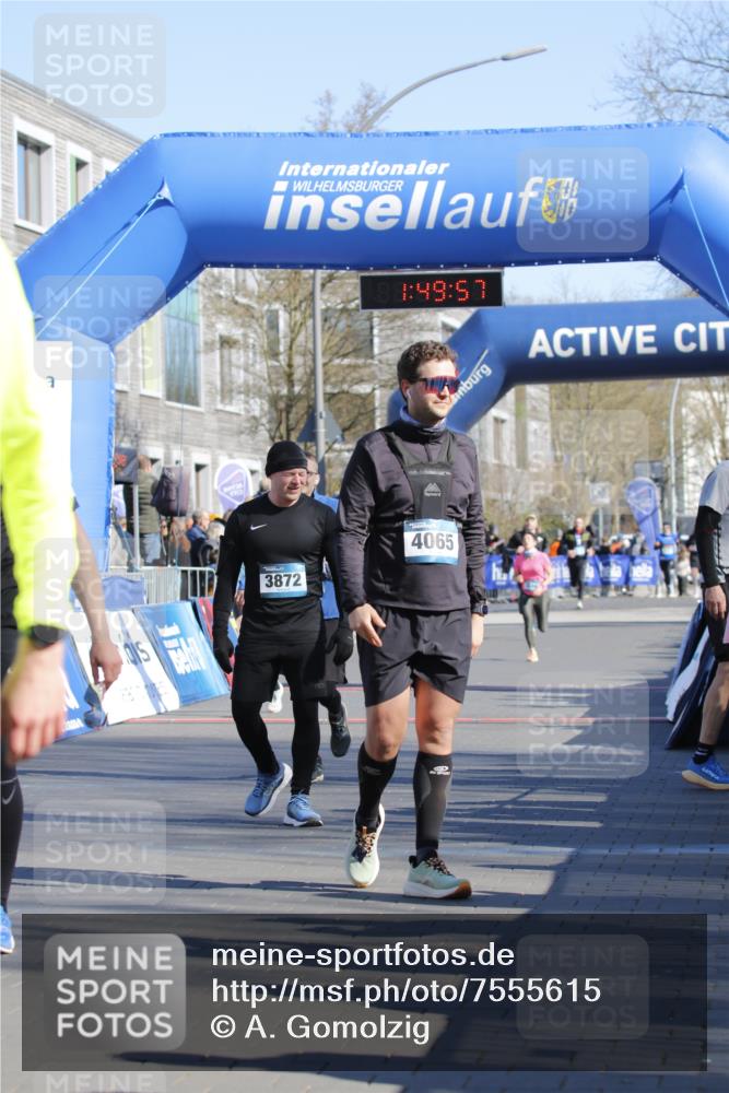 06.04.2025 - 44. Internationalen Wilhelmsburger Insellauf A. Gomolzig http://msf.ph/oto/7555615 06.04.2025 10:39:55 Ziel 3729, 3872, 3887, 4065, 4344 meine-sportfotos.de