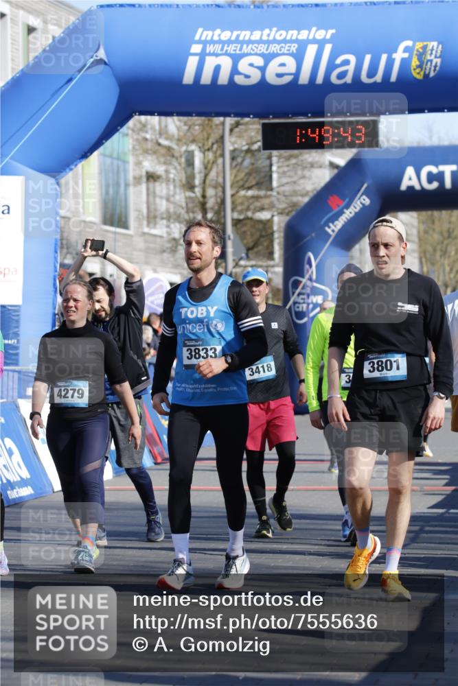 06.04.2025 - 44. Internationalen Wilhelmsburger Insellauf A. Gomolzig http://msf.ph/oto/7555636 06.04.2025 10:39:41 Ziel 3417, 3418, 3756, 3801, 3833, 4067, 5095, 5179 meine-sportfotos.de